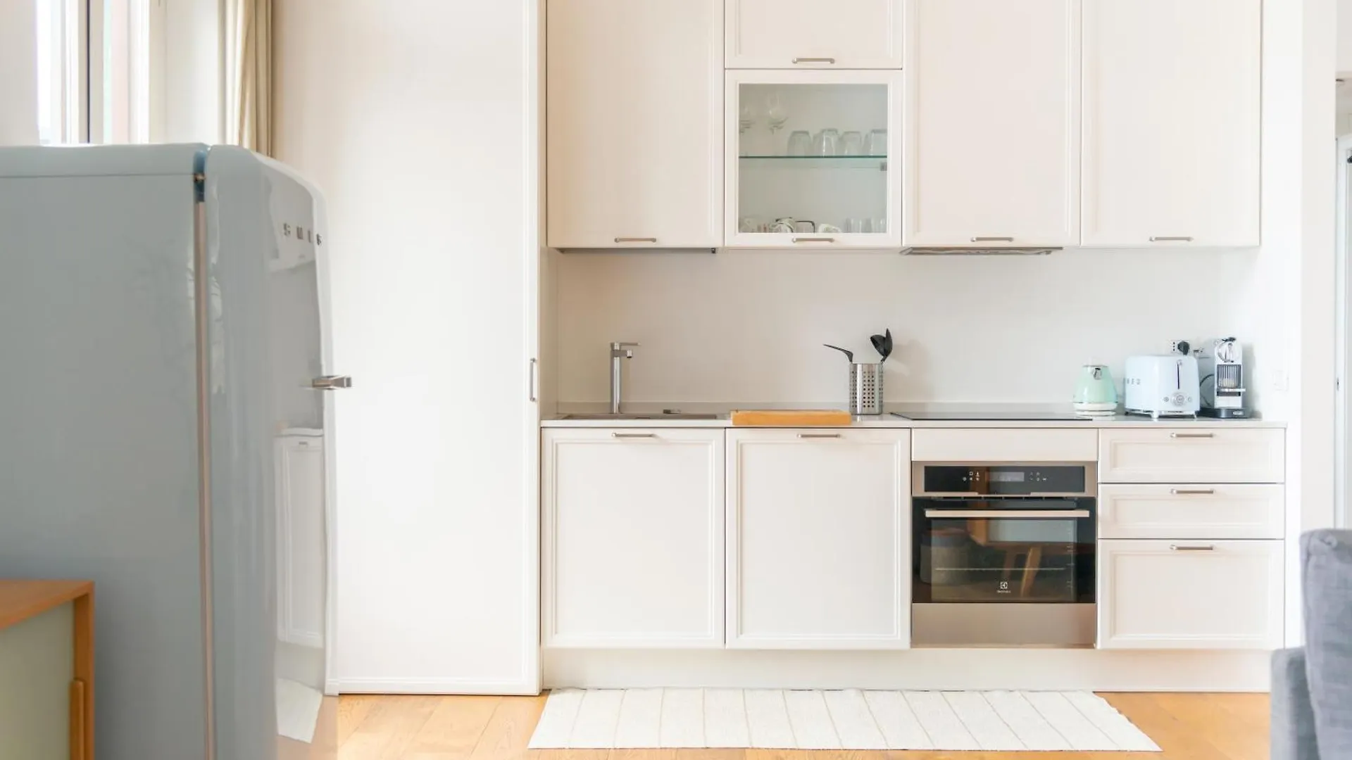 Milano Isola - Bright 2-Room Apartment With Balcony