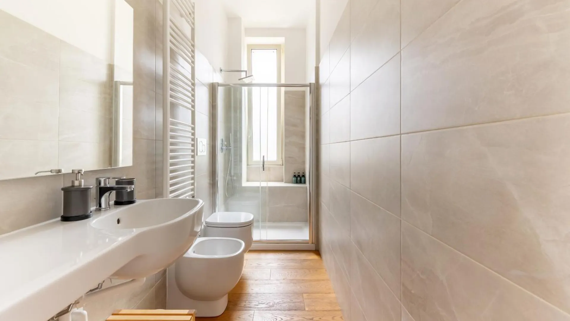Milano Isola - Bright 2-Room Apartment With Balcony