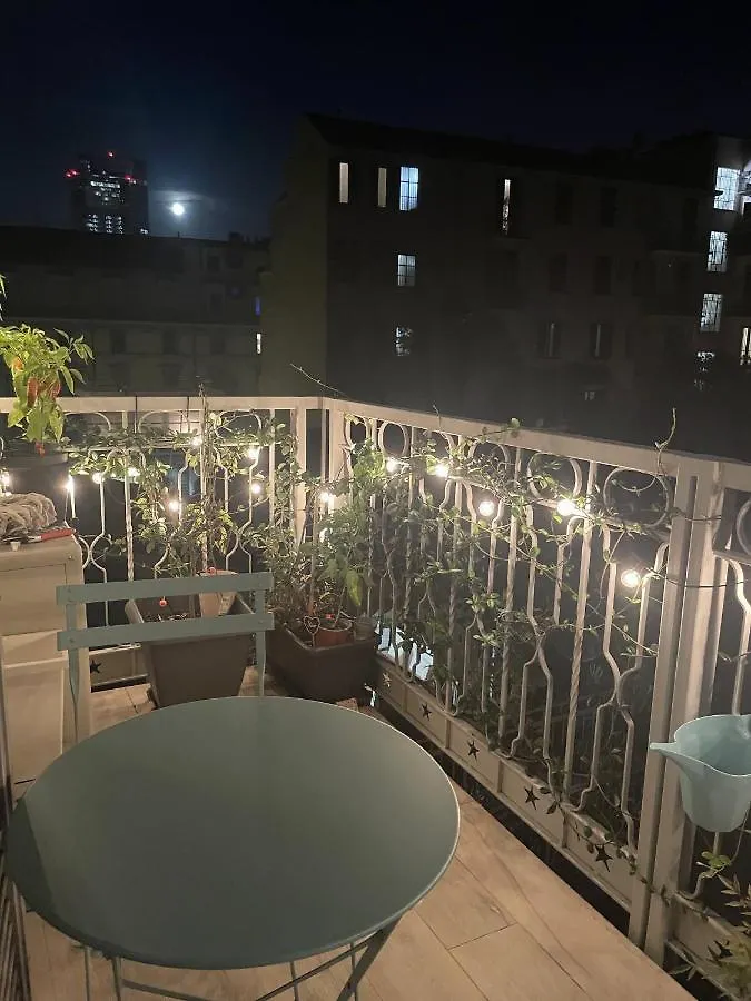 Milano Isola - Bright 2-Room Apartment With Balcony