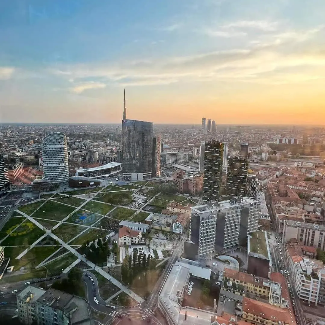 Milano Isola - Bright 2-Room Apartment With Balcony  ミラノ