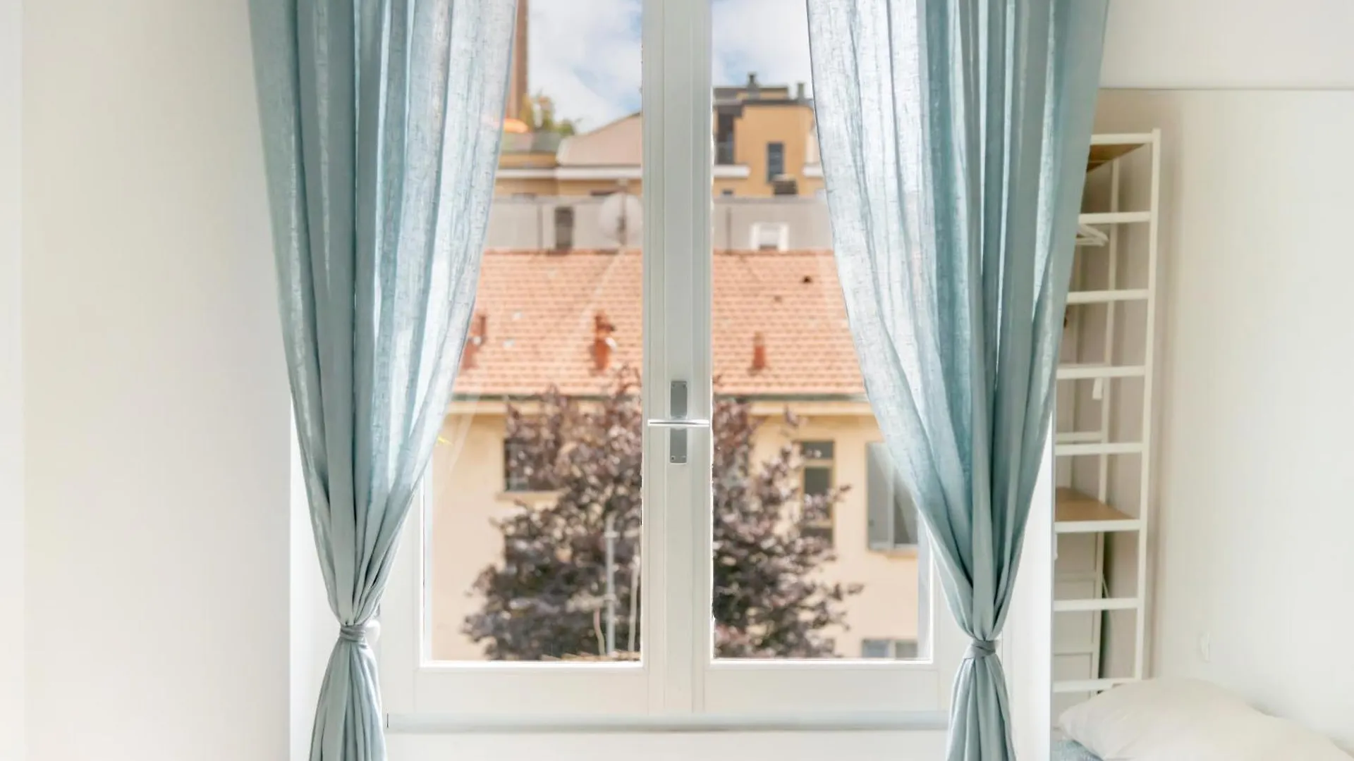 Milano Isola - Bright 2-Room Apartment With Balcony イタリア