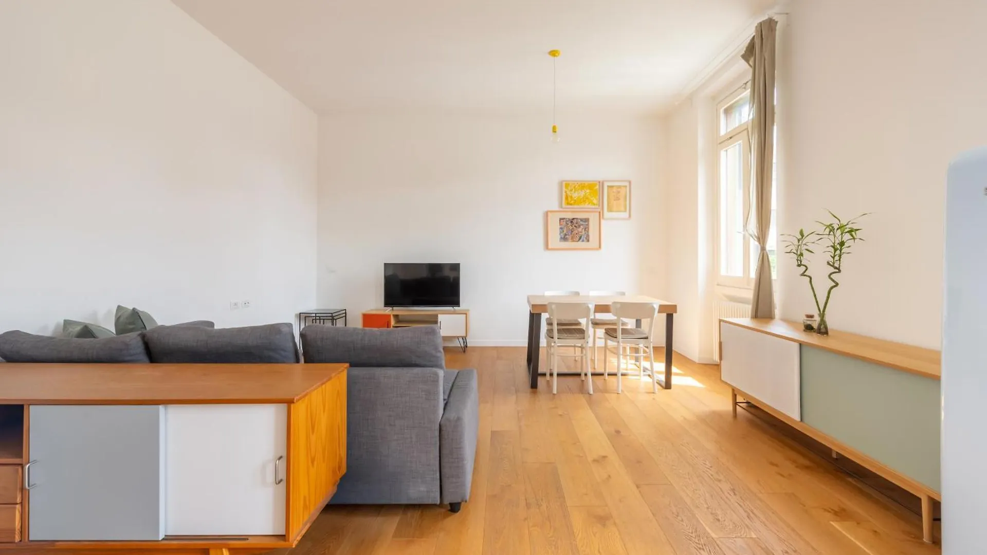 Milano Isola - Bright 2-Room Apartment With Balcony